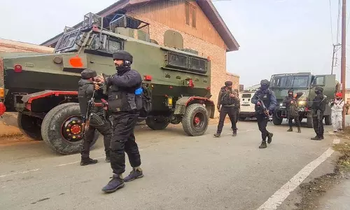 Kulgam में आतंकवादियों और सुरक्षा बलों के बीच गोलीबारी