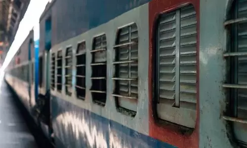 KERALA : त्रिशूर में ट्रेन की चपेट में आने से महिला के दो पैर कट गए