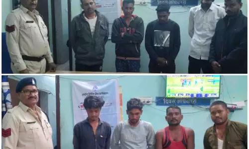 भखारा पुलिस की कार्रवाई में 9 जुआरी गिरफ्तार भखारा पुलिस की कार्रवाई में 9 जुआरी गिरफ्तार