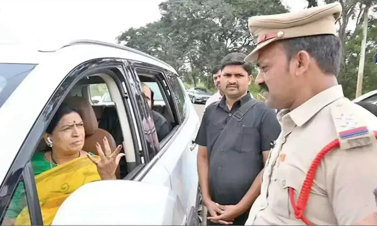 Telangana: सांसद अरुणा के कोडंगल दौरे के दौरान तनाव व्याप्त