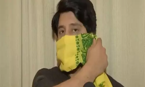 आप हमारे स्वास्थ्य के साथ खिलवाड़ कर रही है, बिना Mask पहने बाहर भी नहीं जा सकते: शहजाद पूनावाला आप हमारे स्वास्थ्य के साथ खिलवाड़ कर रही है, बिना Mask पहने बाहर भी नहीं जा सकते: शहजाद पूनावाला