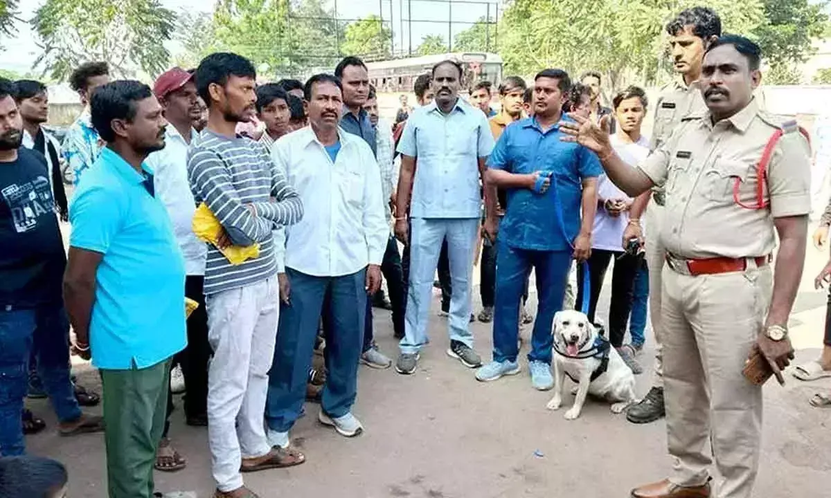 Telangana: युवाओं को नशे की लत के जाल में न फंसने की चेतावनी Telangana: युवाओं को नशे की लत के जाल में न फंसने की चेतावनी