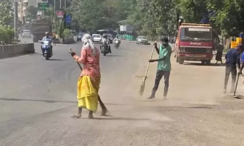 महाराष्ट्र: PM के आगमन के अंतिम क्षण तक जारी रहा स्वच्छ अभियान महाराष्ट्र: PM के आगमन के अंतिम क्षण तक जारी रहा स्वच्छ अभियान