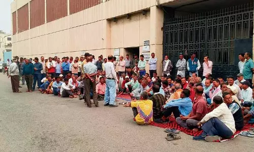 JCT फगवाड़ा के MD थापर पर प्रदर्शनकारी कर्मचारियों पर गोली चलाने का मामला दर्ज JCT फगवाड़ा के MD थापर पर प्रदर्शनकारी कर्मचारियों पर गोली चलाने का मामला दर्ज
