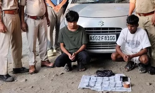 Assam : गुवाहाटी में 6.87 लाख रुपये के नकली नोट के साथ दो लोग गिरफ्तार