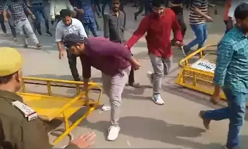 UP: छात्रों का विरोध प्रदर्शन, एक ही शिफ्ट में UPPSC परीक्षा आयोजित करने पर सहमति UP: छात्रों का विरोध प्रदर्शन, एक ही शिफ्ट में UPPSC परीक्षा आयोजित करने पर सहमति