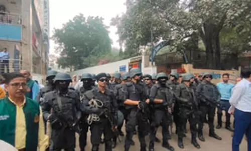 दिल्ली: पुलिस ने सरोजिनी नगर मार्केट में आतंकवादियों को पकड़ने के लिए मॉक ड्रिल की