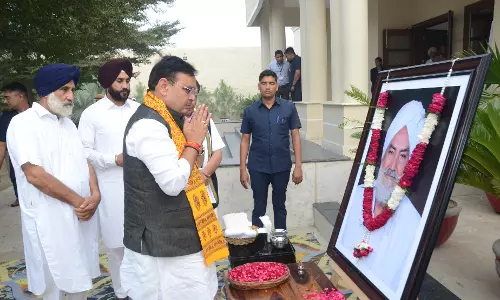 Ganganagar: पूर्व मंत्री के निधन पर शोक व्यक्त करने 5 एलएनपी पहुंचे मुख्यमंत्री पुष्पांजलि अर्पित की Ganganagar: पूर्व मंत्री के निधन पर शोक व्यक्त करने 5 एलएनपी पहुंचे मुख्यमंत्री पुष्पांजलि अर्पित की