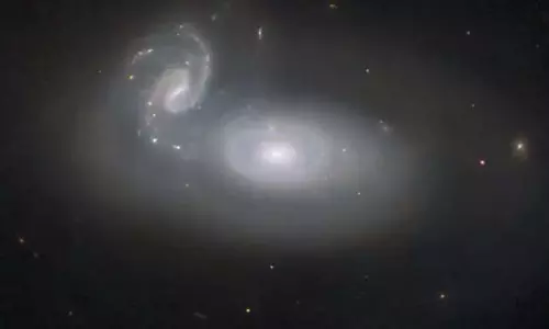 नई तस्वीर में आकाशगंगाएं (Galaxies) रानी के बालों में उलझी हुई दिख रही