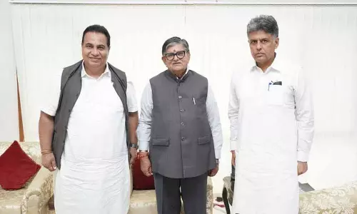 सांसद Kataria से शहर के मुद्दों पर चर्चा सांसद Kataria से शहर के मुद्दों पर चर्चा