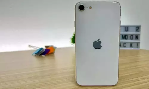 Apple iPhone SE 4 और iPhone 17 Air की अफवाहें