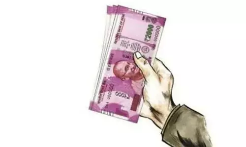 Nizamabad में रिश्वत लेते एबी नॉब्स कप Nizamabad में रिश्वत लेते एबी नॉब्स कप
