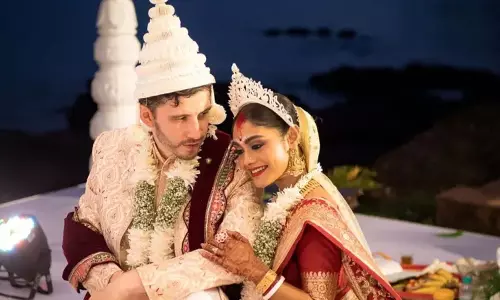 Sreejita Dey-माइकल ब्लोहम ने ईसाई विवाह के एक साल बाद बंगाली परंपराओं से शादी की Sreejita Dey-माइकल ब्लोहम ने ईसाई विवाह के एक साल बाद बंगाली परंपराओं से शादी की