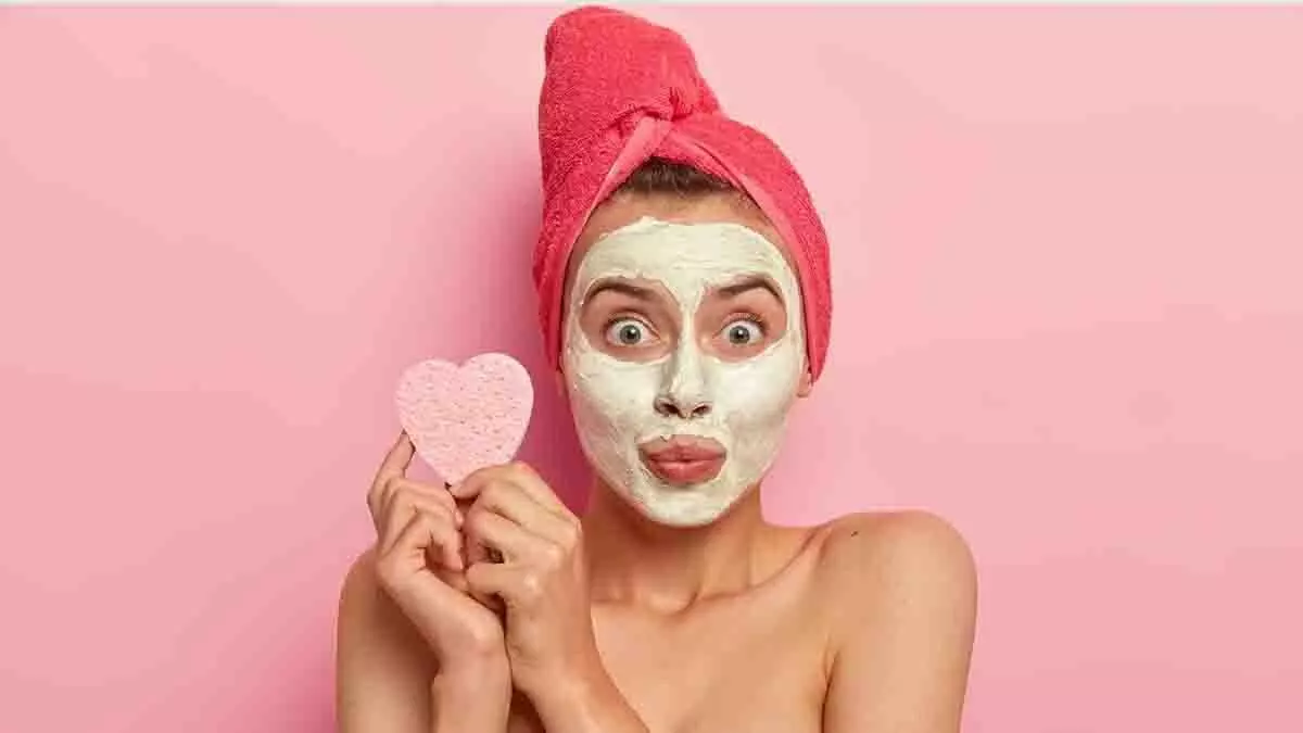 Skin Care: डेड स्किन को हटाने में मददगार है ये उपाय