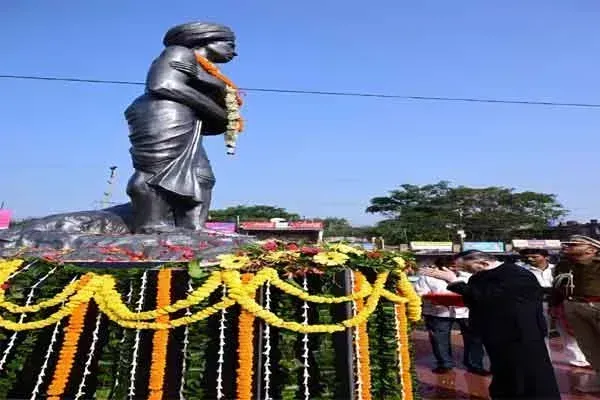 Ranchi : भगवान बिरसा की 150वीं जयंती पर राज्यपाल ने दी श्रद्धांजलि