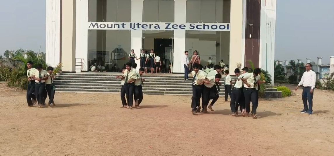 माउंट लिट्रा School सहित अन्य विद्यालयों में धुमधाम से मनाया गया बाल दिवस कार्यक्रम