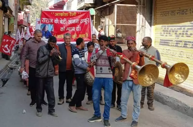 CPM ने नर्सिंग छात्राओं के लिए न्याय की मांग को लेकर विरोध प्रदर्शन किया