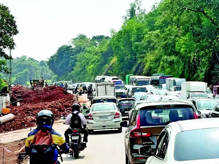 GOA: पोरवोरिम, चोगम रोड पर यातायात पूरी तरह बाधित