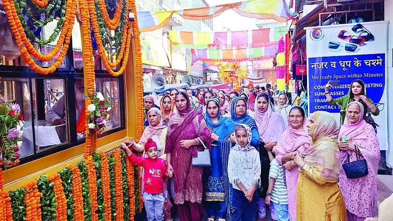 पांवटा मे 555 वें प्रकटोत्सव गुरु नानक देव जी प्रकाश पर्व पर भव्य नगर कीर्तन