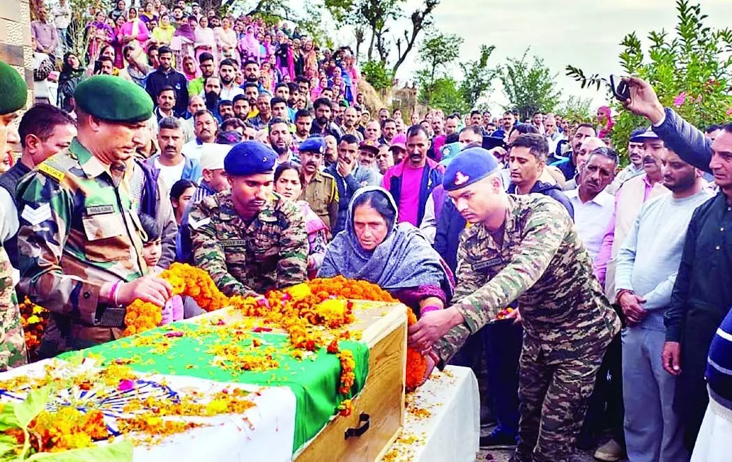 मंडी के कोटली का वीर लेह में शहीद, सैनिक सम्मान के साथ अंतिम विदाई