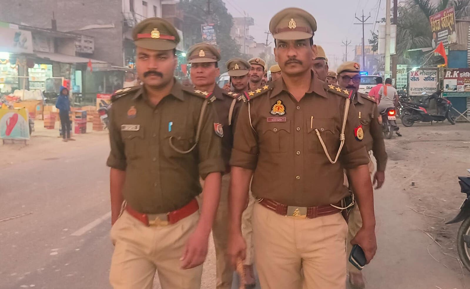 अमन शांति व कानून व्यवस्था बनाए रखने के लिए Police ने किया मार्च पास्ट