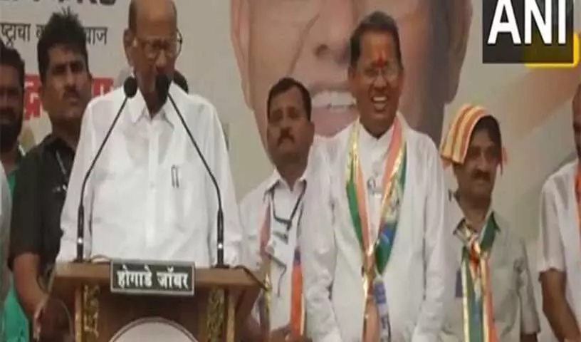 Sharad Pawar ने महाराष्ट्र रैली में बारिश में दिया भाषण , इसे शुभ संकेत बताया