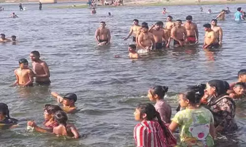 अयोध्या सहित प्रमुख गंगा घाटों पर स्नान शुरू अयोध्या सहित प्रमुख गंगा घाटों पर स्नान शुरू