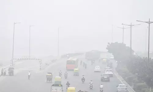 Delhi: गंभीर श्रेणी में बरकरार दिल्ली की हवा, 409 रहा औसत एक्यूआई Delhi: गंभीर श्रेणी में बरकरार दिल्ली की हवा, 409 रहा औसत एक्यूआई