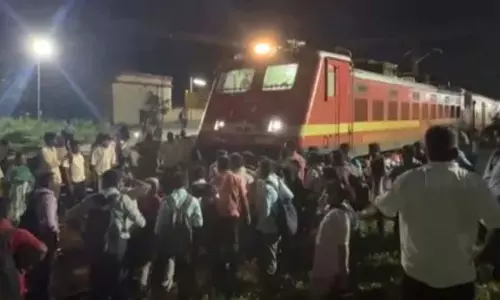 Tindivanam: ट्रेन में चढ़ते वक्त 4 लोग फंसे, यात्रियों ने तुरंत चेन खींची