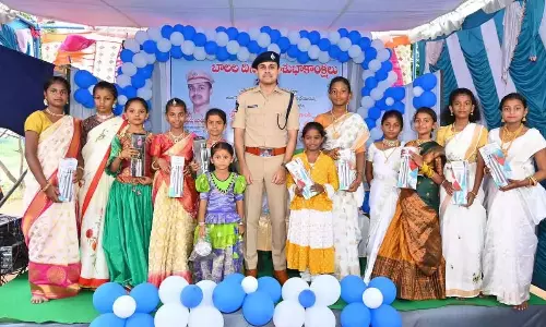 Andhra: ग्रामीण छात्रों को उच्च शिक्षा प्राप्त करने के लिए कहा गया Andhra: ग्रामीण छात्रों को उच्च शिक्षा प्राप्त करने के लिए कहा गया