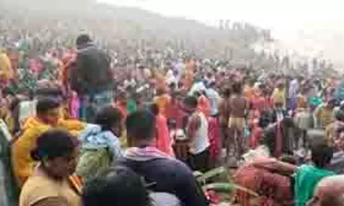 Bihar: गंगा घाटों पर उमड़ी भीड़, श्रद्धालुओं ने लगाई डुबकी Bihar: गंगा घाटों पर उमड़ी भीड़, श्रद्धालुओं ने लगाई डुबकी