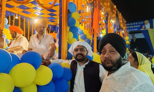 महासमुंद में श्री गुरू नानक देव की जयंती प्रकाश पर्व पर निकली शोभायात्रा महासमुंद में श्री गुरू नानक देव की जयंती प्रकाश पर्व पर निकली शोभायात्रा