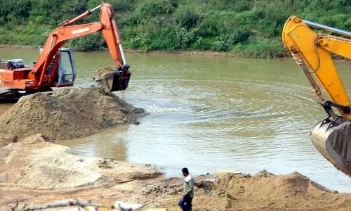 कर्नाटक कैबिनेट ने खनन उल्लंघनों की जांच के लिए लोकायुक्त SIT को नियुक्त करने का फैसला किया कर्नाटक कैबिनेट ने खनन उल्लंघनों की जांच के लिए लोकायुक्त SIT को नियुक्त करने का फैसला किया