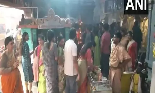 Kartik Purnima: देशभर में श्रद्धालुओं ने पूजा-अर्चना की और नदियों में पवित्र डुबकी लगाई