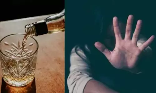 Students को शराब पिलाकर किया यौन उत्पीड़न: जिम शिक्षक गिरफ्तार Students को शराब पिलाकर किया यौन उत्पीड़न: जिम शिक्षक गिरफ्तार
