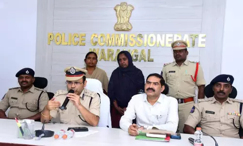 महिला नक्सली ने किया सरेंडर महिला नक्सली ने किया सरेंडर