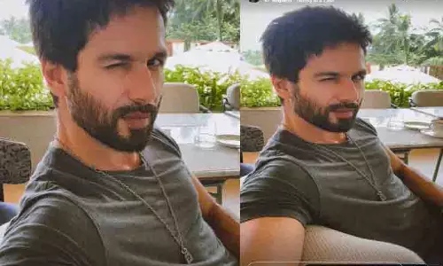 Shahid Kapoor ने उष्णकटिबंधीय स्थान से अपनी विंकिंग सेल्फी शेयर की