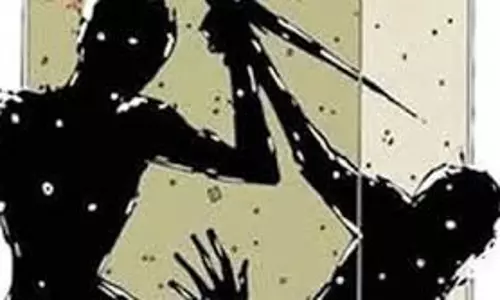 Noida: मीट की दुकान पर खरीदारी करने गए दो लोगों में हुआ विवाद