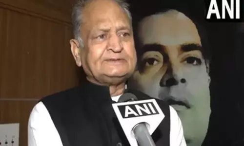 पूर्व CM गहलोत ने कहा- टोंक हिंसा से राजस्थान में भाजपा सरकार की विश्वसनीयता कम हुई पूर्व CM गहलोत ने कहा- टोंक हिंसा से राजस्थान में भाजपा सरकार की विश्वसनीयता कम हुई