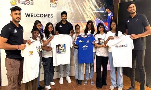 हरियाणा स्टीलर्स ने Sheroz Cafe में एसिड अटैक सर्वाइवर्स के साथ हाथ मिलाया हरियाणा स्टीलर्स ने Sheroz Cafe में एसिड अटैक सर्वाइवर्स के साथ हाथ मिलाया