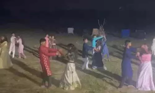 हेड कोच बर्खास्त, खिलाड़ियों का कपल डांस हो रहा वायरल हेड कोच बर्खास्त, खिलाड़ियों का कपल डांस हो रहा वायरल