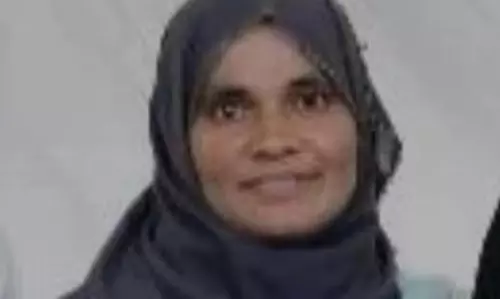 KERALA : नारियल पीसने की मशीन में शॉल फंसने से कासरगोड की महिला की मौत KERALA : नारियल पीसने की मशीन में शॉल फंसने से कासरगोड की महिला की मौत
