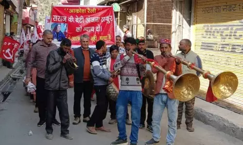 CPM ने नर्सिंग छात्राओं के लिए न्याय की मांग को लेकर विरोध प्रदर्शन किया
