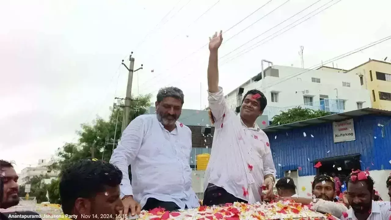 Andhra Pradesh: आहूडा प्रमुख वरुण का भव्य स्वागत Andhra Pradesh: आहूडा प्रमुख वरुण का भव्य स्वागत