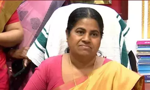 KERALA : रत्नाकुमारी ने कन्नूर जिला पंचायत अध्यक्ष के रूप में शपथ ली