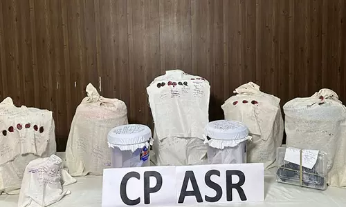 Punjab पुलिस ने सीमा पार नार्को और हथियार गिरोह का भंडाफोड़ किया, हेरोइन, अफीम और हथियार जब्त किए