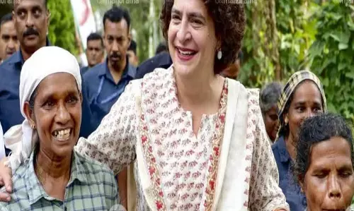 KERALA : प्रियंका गांधी ने भाजपा सरकार पर वायनाड भूस्खलन को राष्ट्रीय आपदा का दर्जा KERALA : प्रियंका गांधी ने भाजपा सरकार पर वायनाड भूस्खलन को राष्ट्रीय आपदा का दर्जा