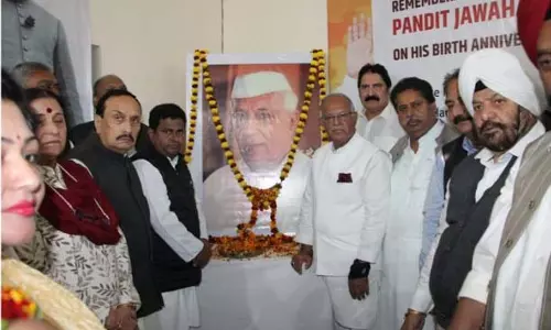 JKPCC Chief: कांग्रेस बच्चों को नेहरू की विरासत के बारे में शिक्षित करेगी JKPCC Chief: कांग्रेस बच्चों को नेहरू की विरासत के बारे में शिक्षित करेगी
