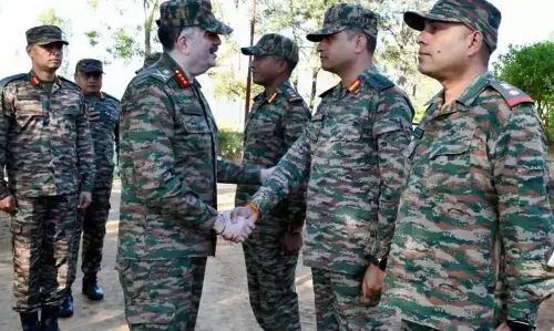 Manipur : मणिपुर में उभरती सुरक्षा स्थिति और परिचालन तैयारियों की समीक्षा की Manipur : मणिपुर में उभरती सुरक्षा स्थिति और परिचालन तैयारियों की समीक्षा की