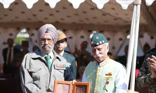 Arunachal : भारतीय सेना ने 62वें वालोंग दिवस पर युद्ध स्मारक पर बहादुरों को सम्मानित किया Arunachal : भारतीय सेना ने 62वें वालोंग दिवस पर युद्ध स्मारक पर बहादुरों को सम्मानित किया